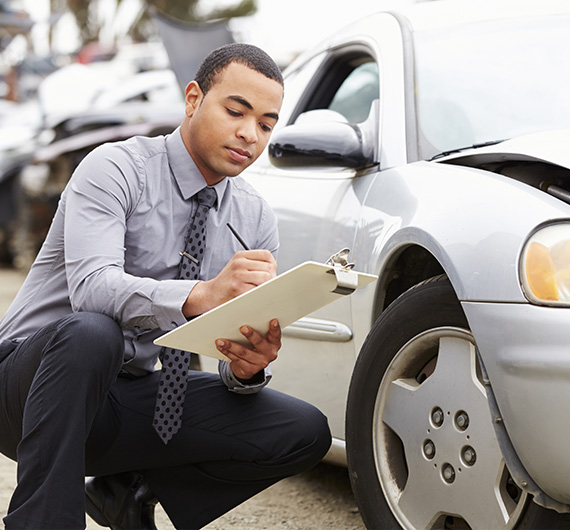 agent assessing car damage